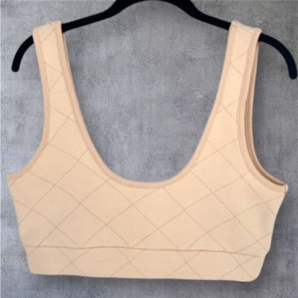 NWT Mono B Quilted Style Cream Cropped Sports Bra Tank Top Medium - Picture 1 of 10